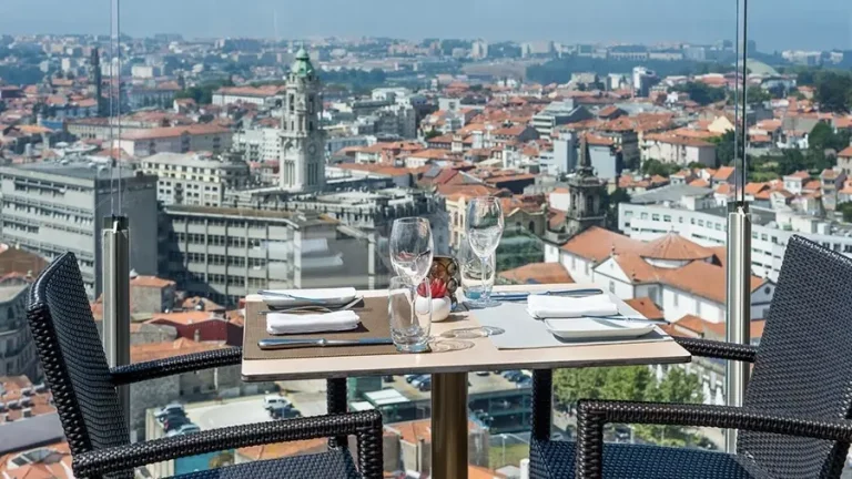 17th Restaurant & Bar