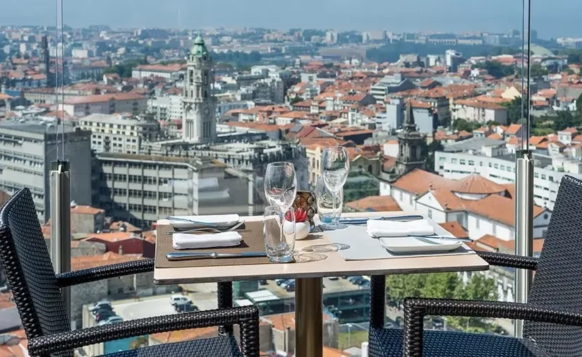 17th Restaurant & Bar