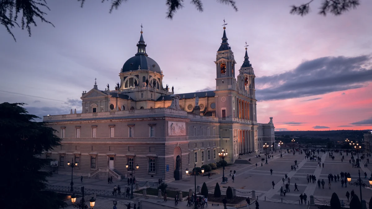 Catedral de la Almudena Featured Image