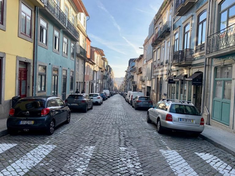 Would you dare to squeeze through the narrowest street in the world?