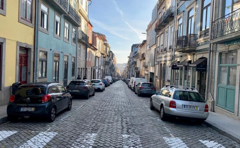 Would you dare to squeeze through the narrowest street in the world?