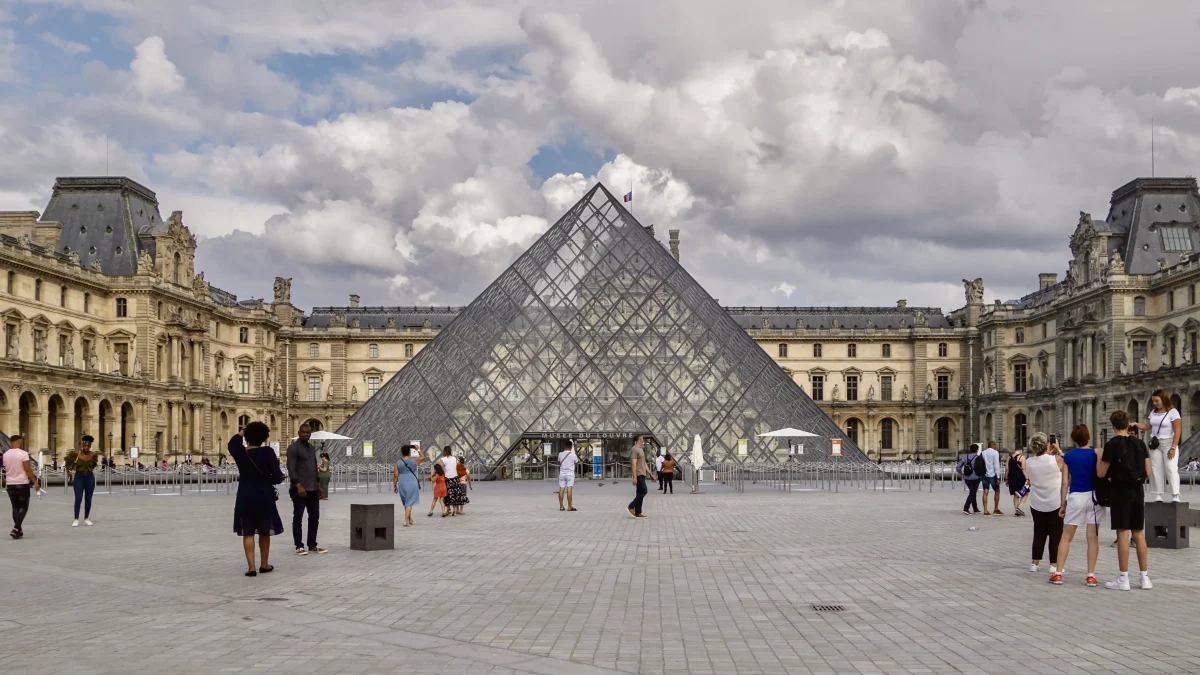Louvre Museum Featured Image